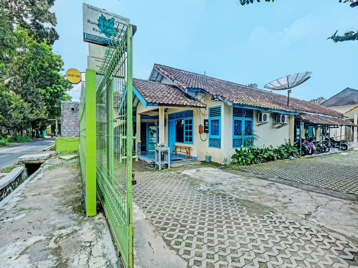 Hotel Spot On 2275 Omah Jm Beran Kidul Exterior foto